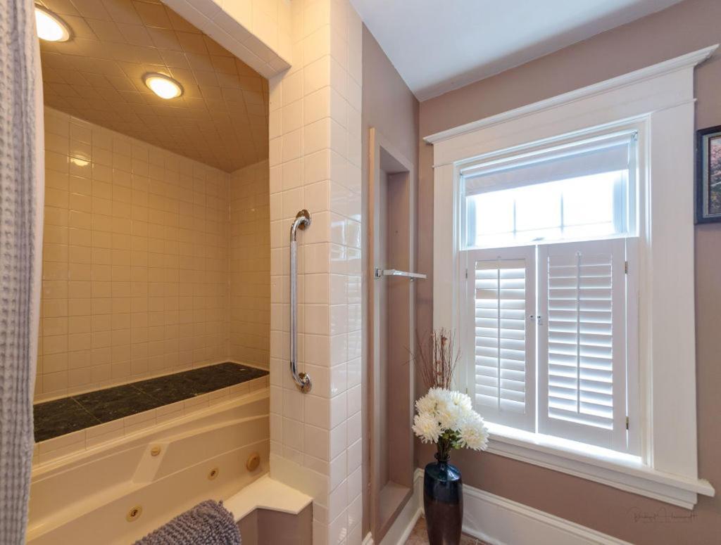 The Stella Rose B&B Wolfville Room photo